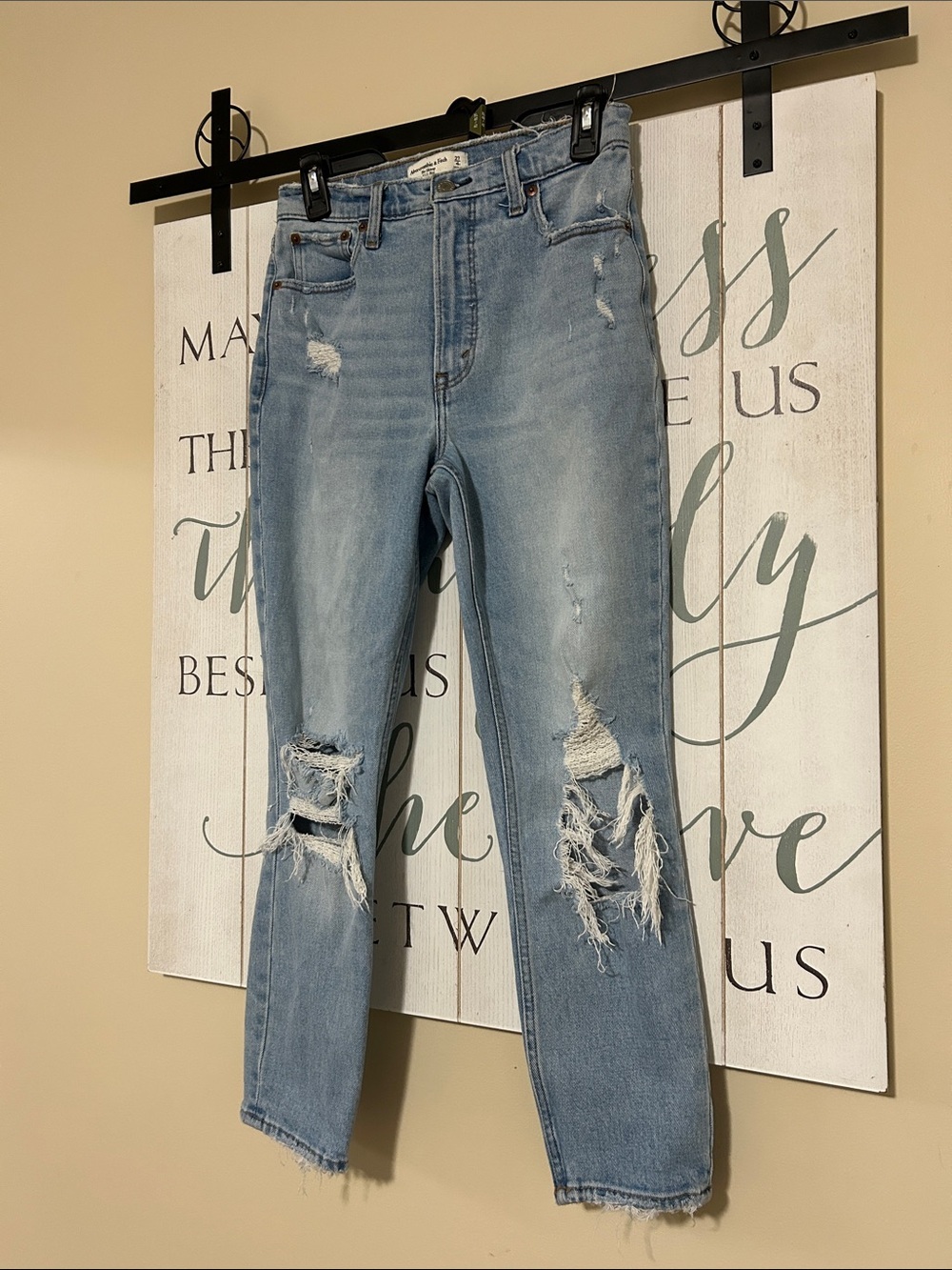 Abercrombie & Fitch the skinny high rise Light Blue Distressed Jeans, size 27/4s - Picture 2 of 7
